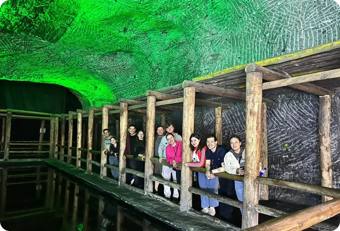🏔️ Descubre la Catedral de Sal de Zipaquirá y su Encantador Centro Histórico