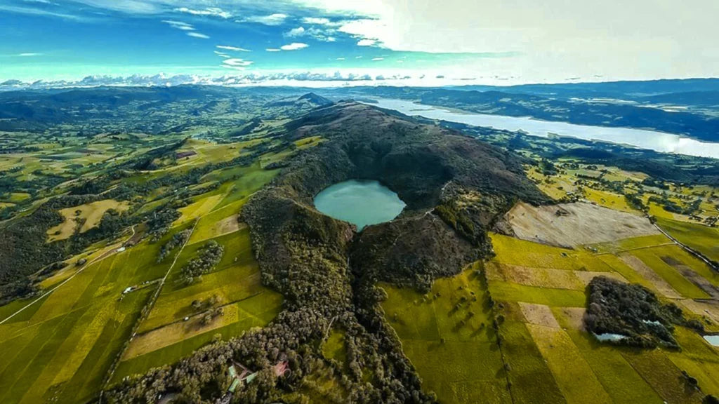 Descubre la  Laguna de Guatavita &; Catedral de Sal de Zipaquirá - Paseo de 1 Día